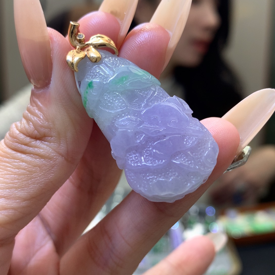 颈饰18K金镶嵌翡翠