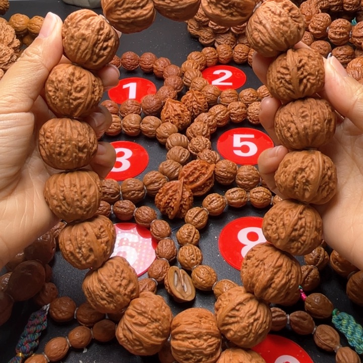 文玩核桃吊坠暴龙