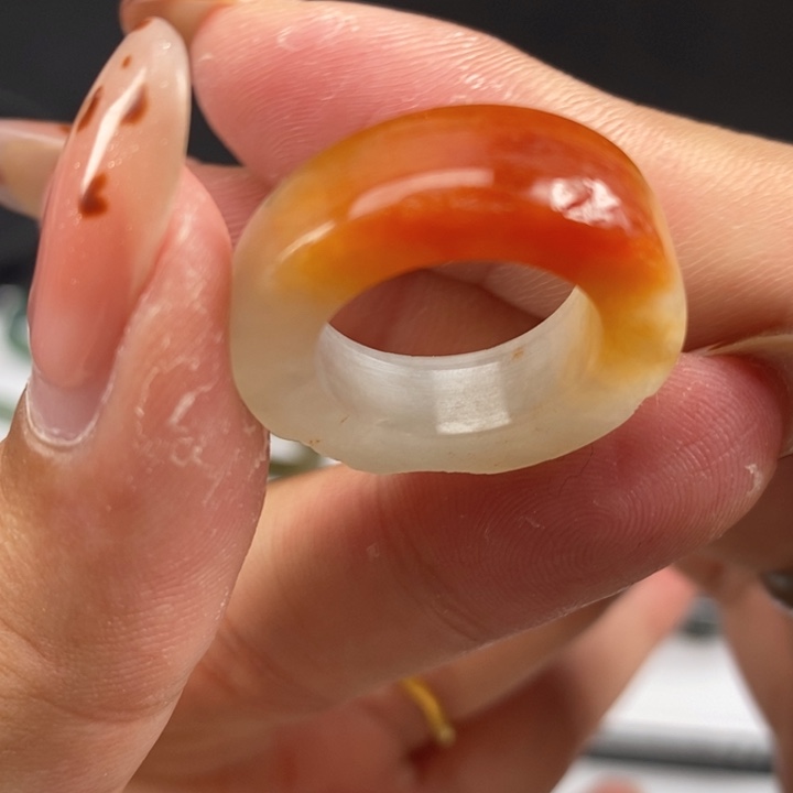 翡翠未镶嵌戒指有纹01