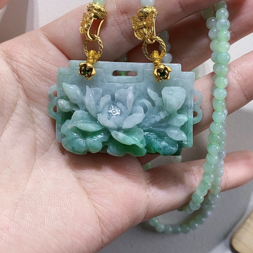 【闪购商品】翡翠未镶嵌颈饰