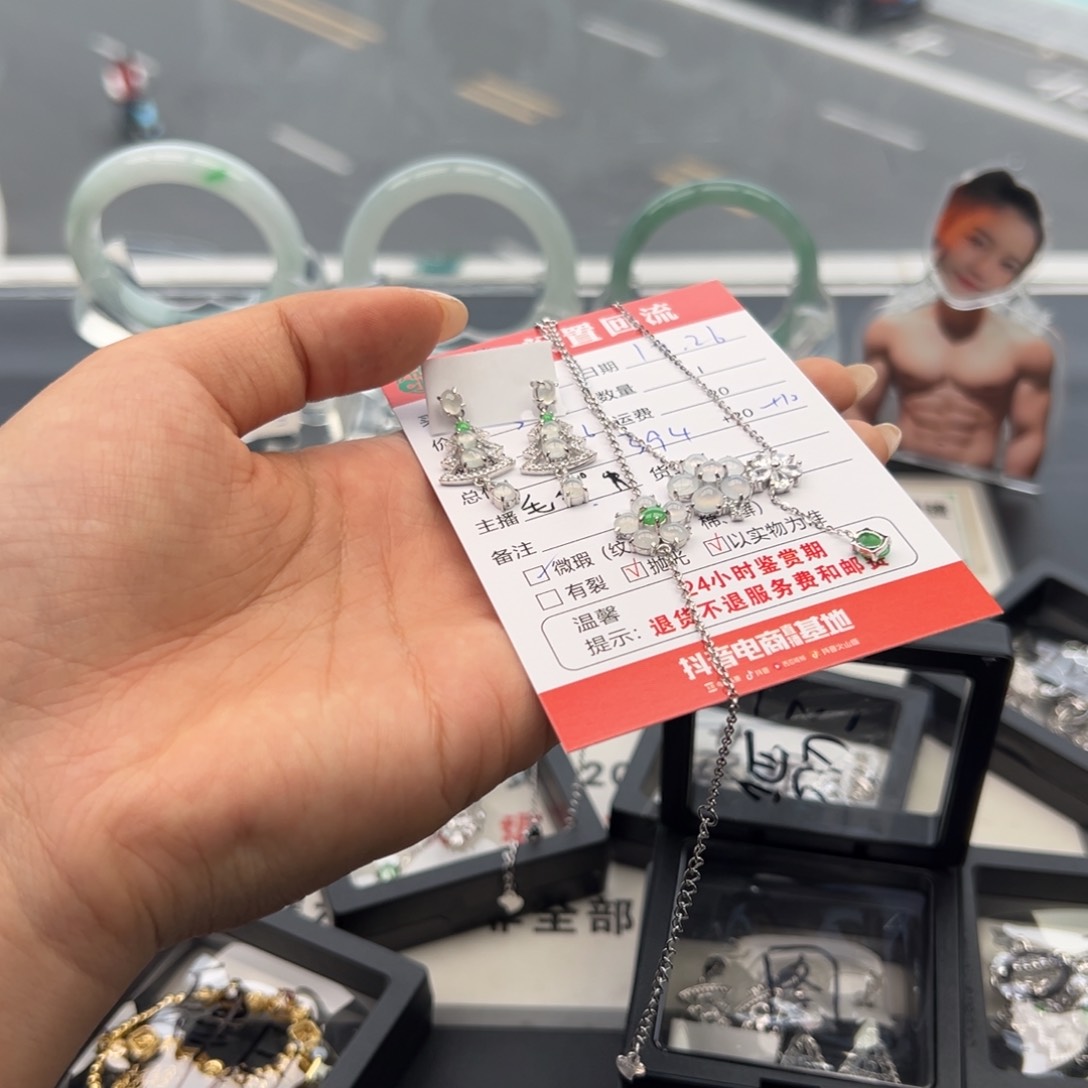 颈饰银S925镶嵌翡翠熊***只