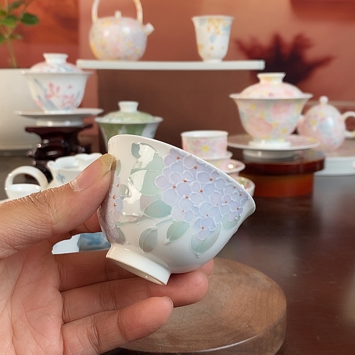 绣球花釉下品茗杯