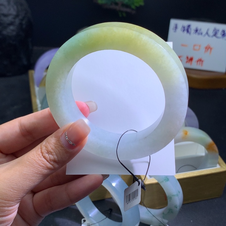 定制翡翠未镶嵌翡翠手镯