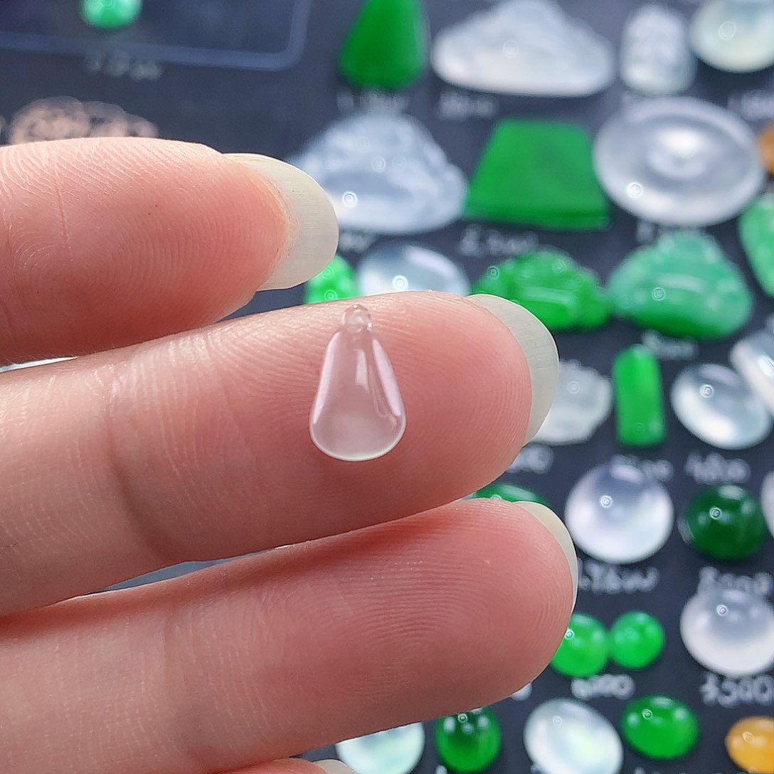 翡翠颈饰未镶嵌天然翡翠高冰瓜