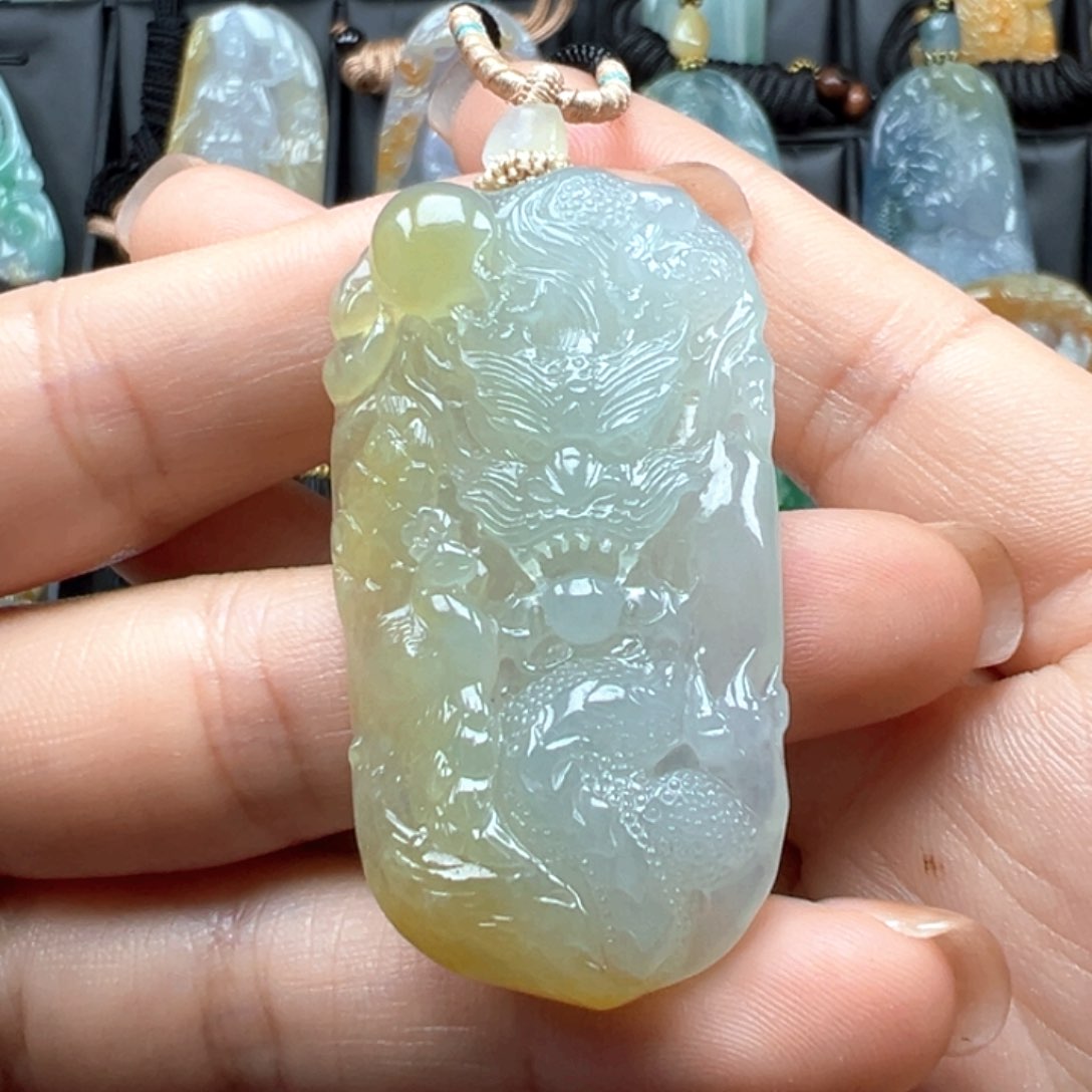 翡翠颈饰未镶嵌龙凤