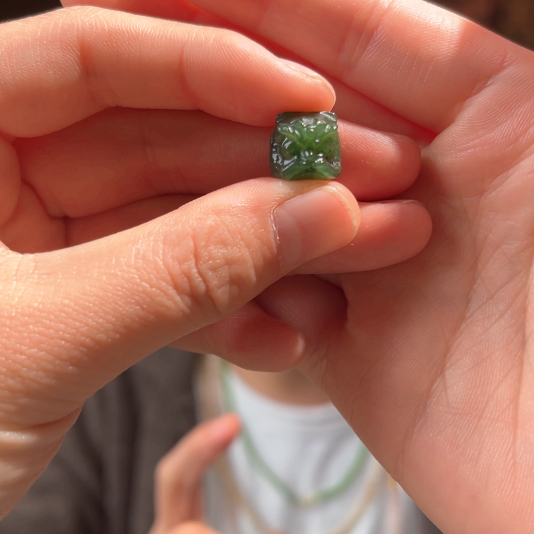 吊坠(不含链)未镶嵌和田玉俄料碧玉菠菜绿醒狮88