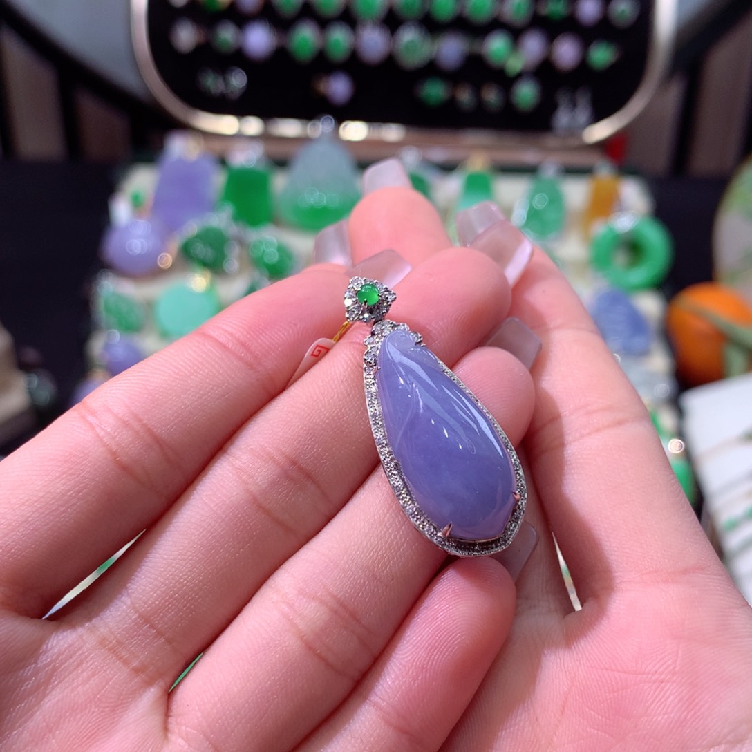 翡翠颈饰18K金镶嵌翡翠