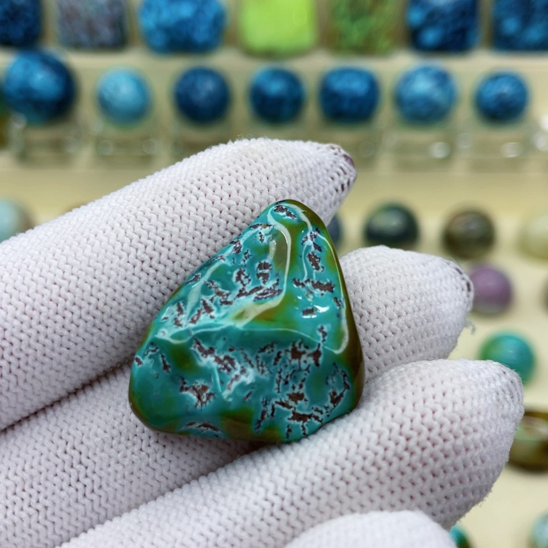 未镶嵌绿松石颈饰