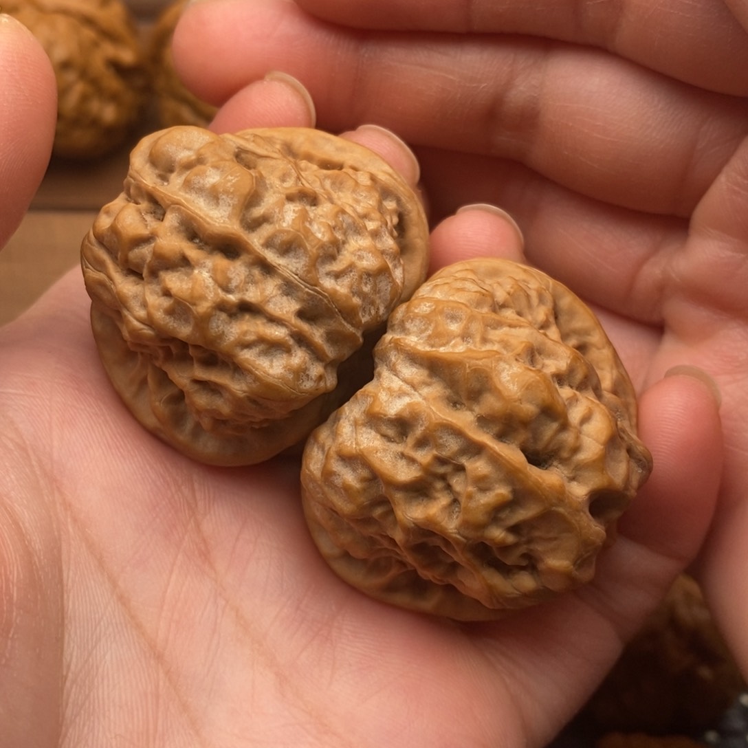 文玩核桃把件通**市全品边40左右