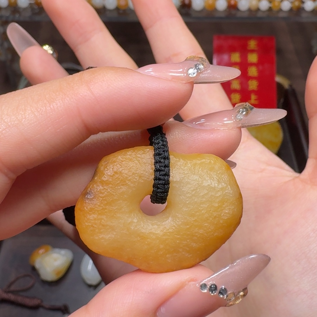 和田玉挂件未镶嵌平安扣