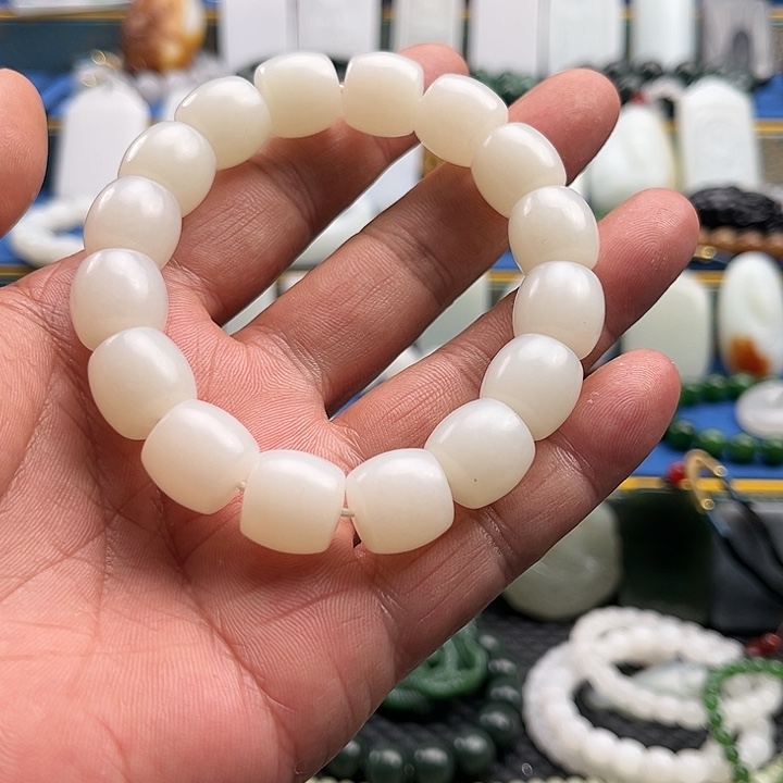 红***砖和田玉（白玉）未镶嵌颈饰