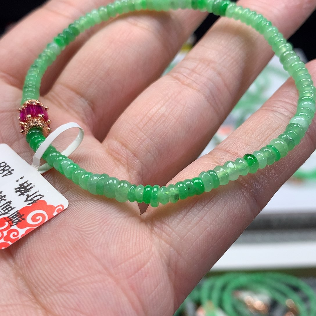 翡翠颈饰未镶嵌翡翠