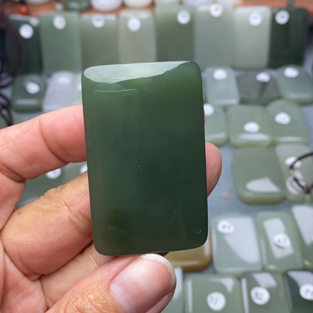 和田玉颈饰未镶嵌青*石