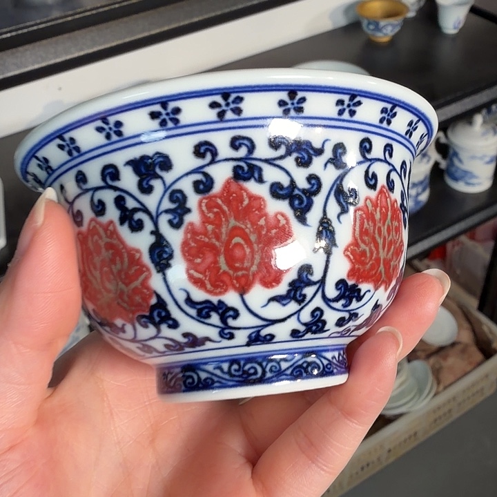 青花釉里红缠枝莲压手杯