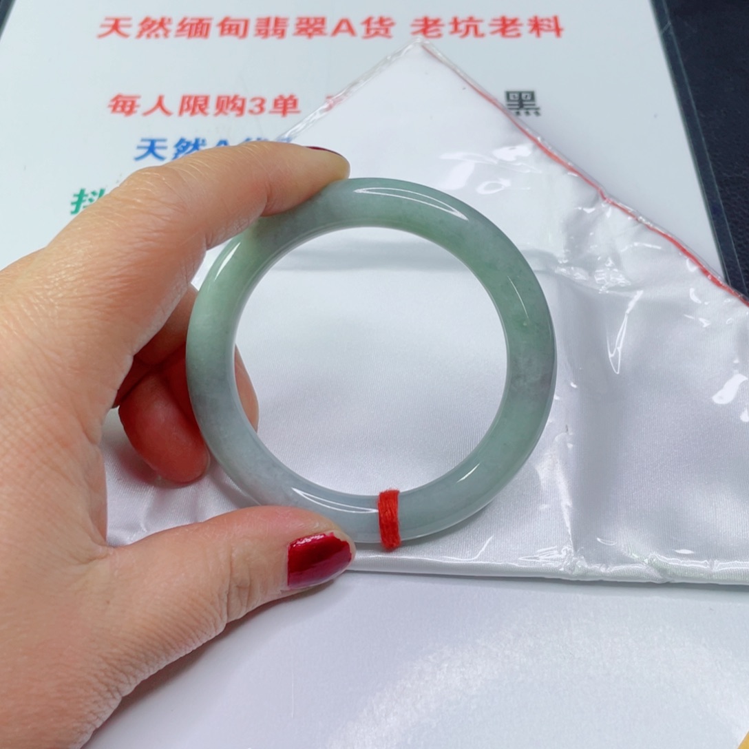 翡翠手镯未镶嵌青****歌