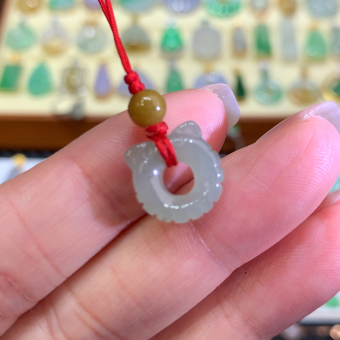 翡翠颈饰未镶嵌翡翠吊坠的未镶嵌