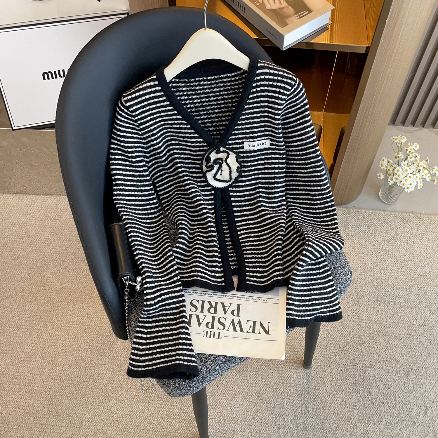 2025冬季新款甜酷辣妹V领褶皱立体花朵条纹毛针织衫开衫DY9806