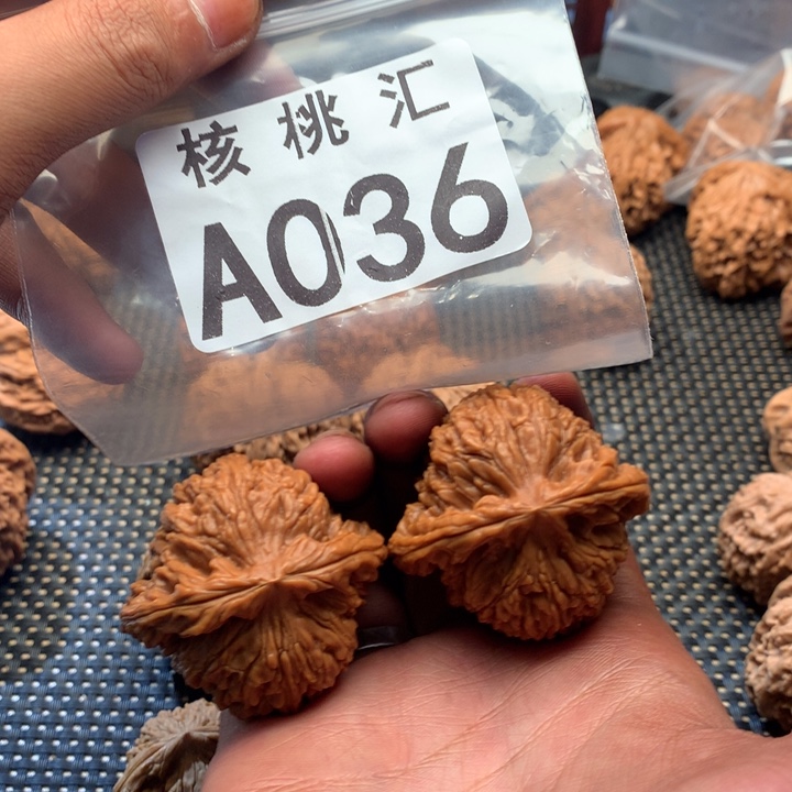 ****༻吊坠文玩核桃南疆