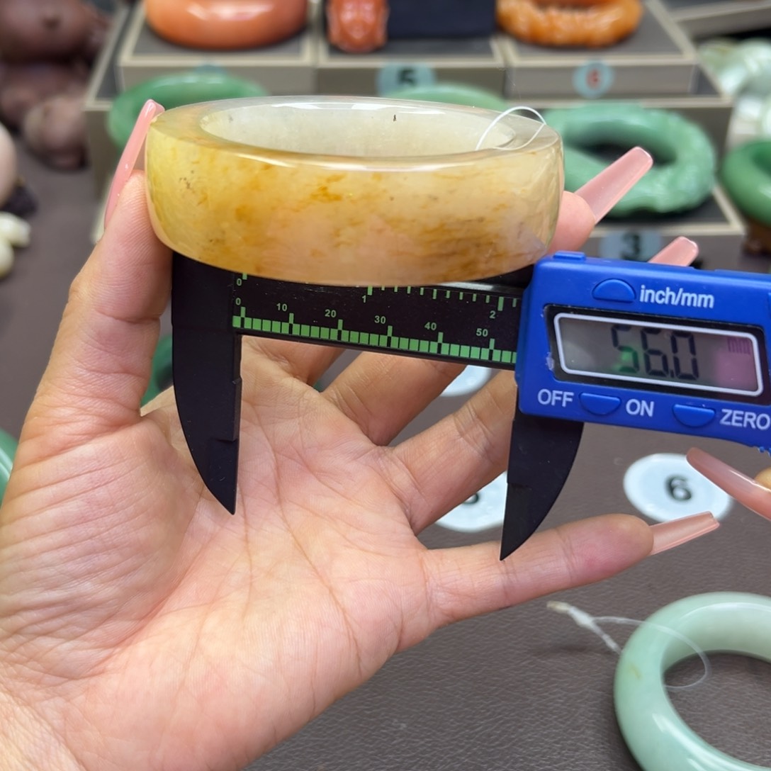 未镶嵌手镯石英岩玉