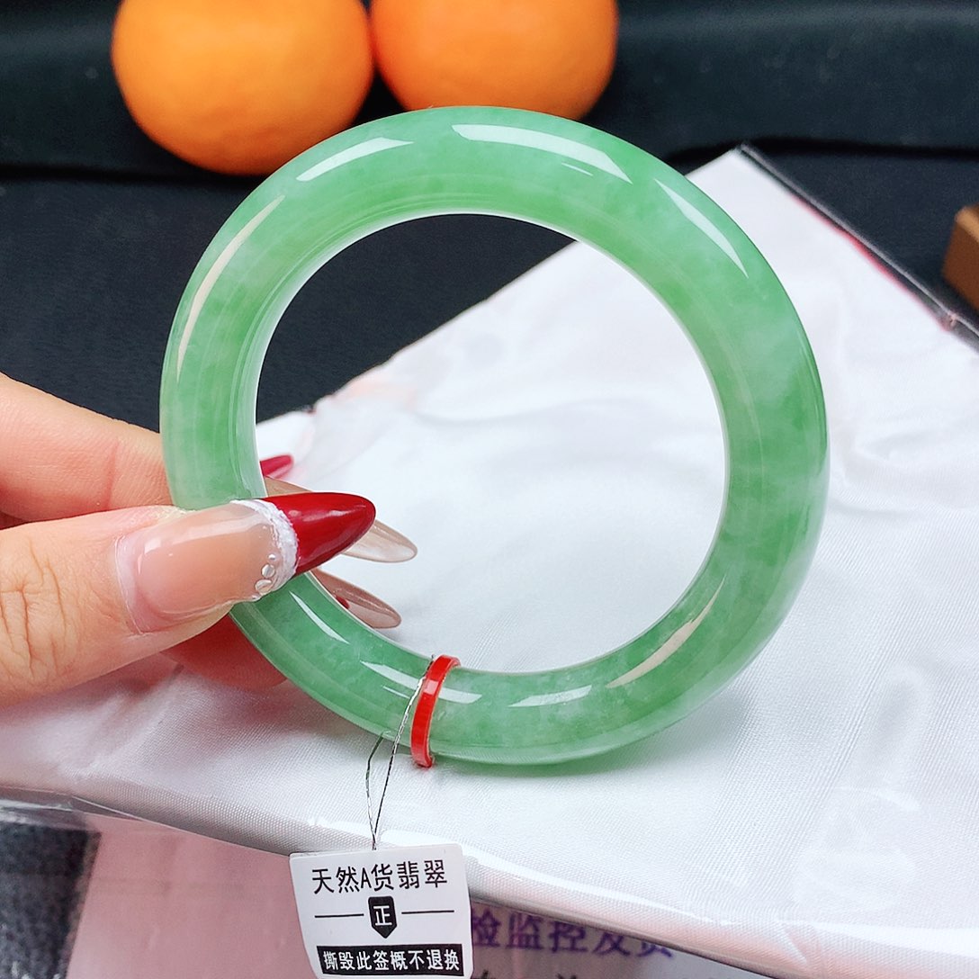 翡翠手镯未镶嵌56胖