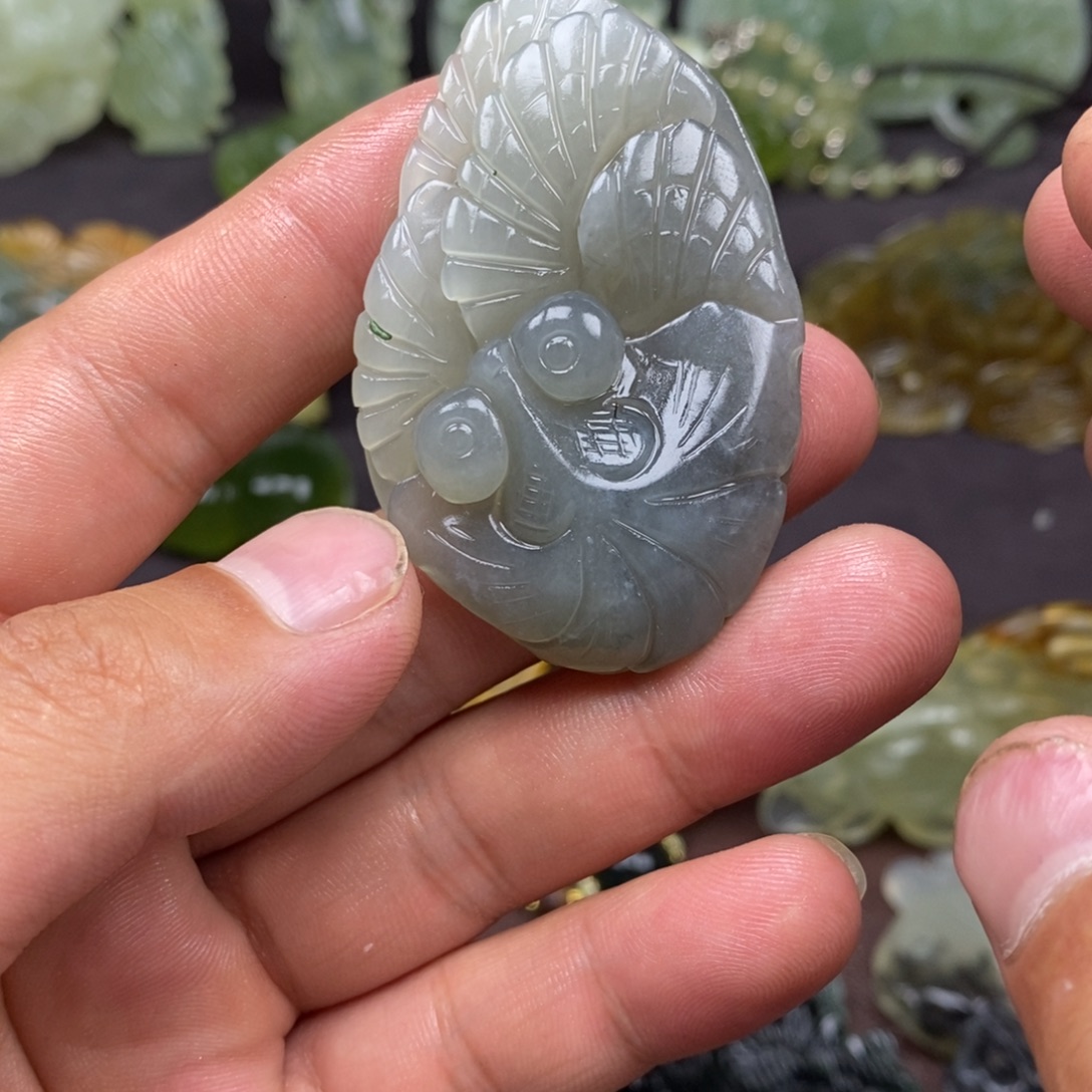 未镶嵌蛇纹石玉颈饰