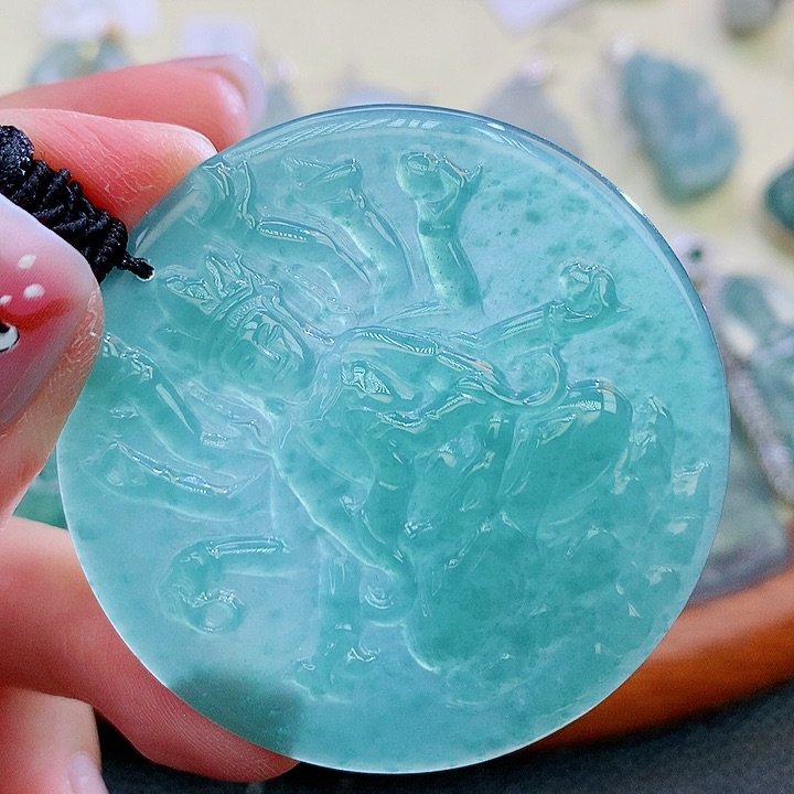 翡翠颈饰未镶嵌翡翠