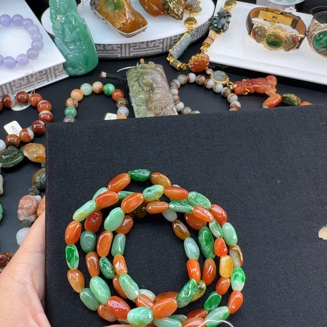 翡翠未镶嵌颈饰多半长串