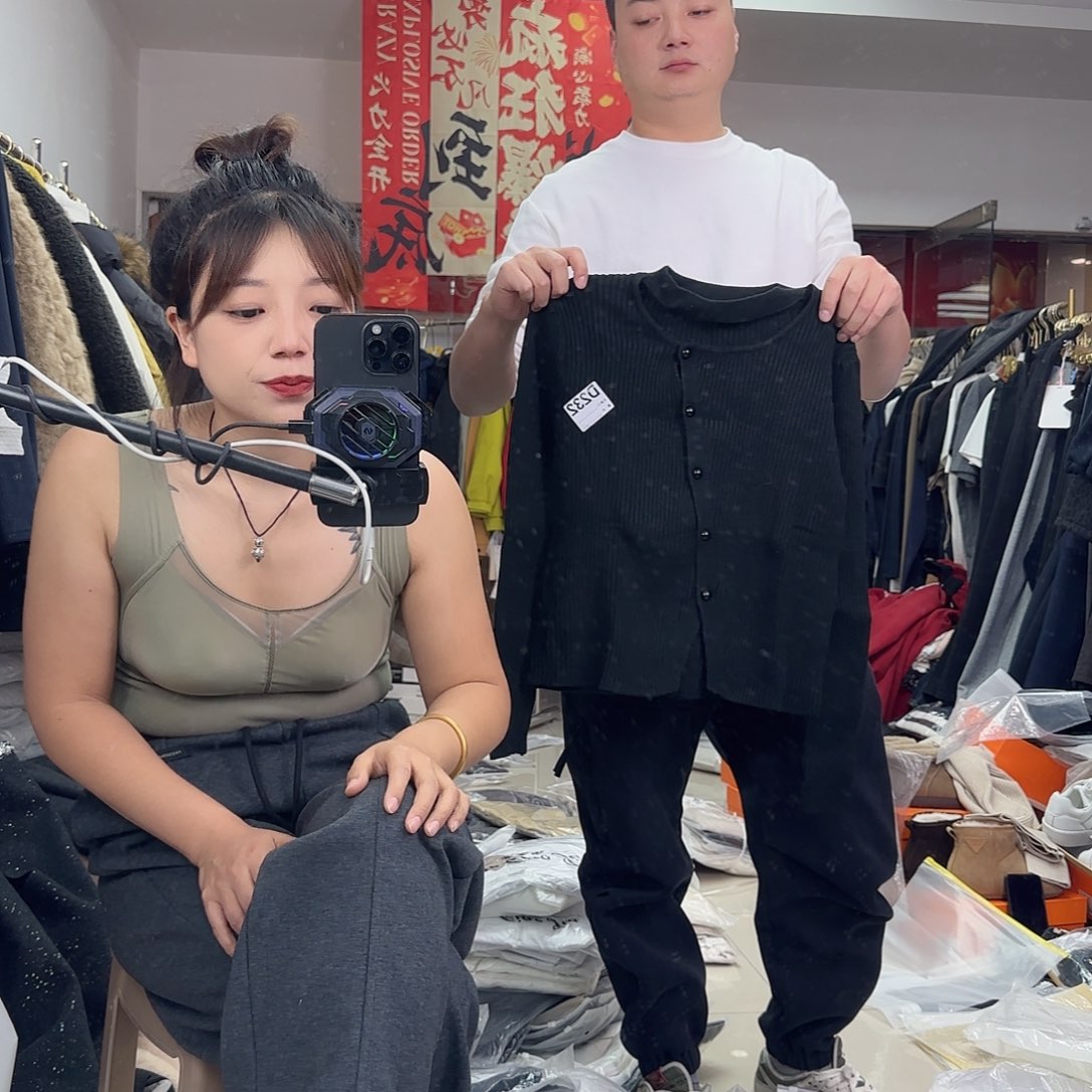 232特价黑色针织打底