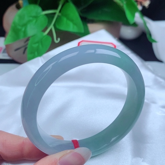 翡翠手镯未镶嵌      正圈57 半山水