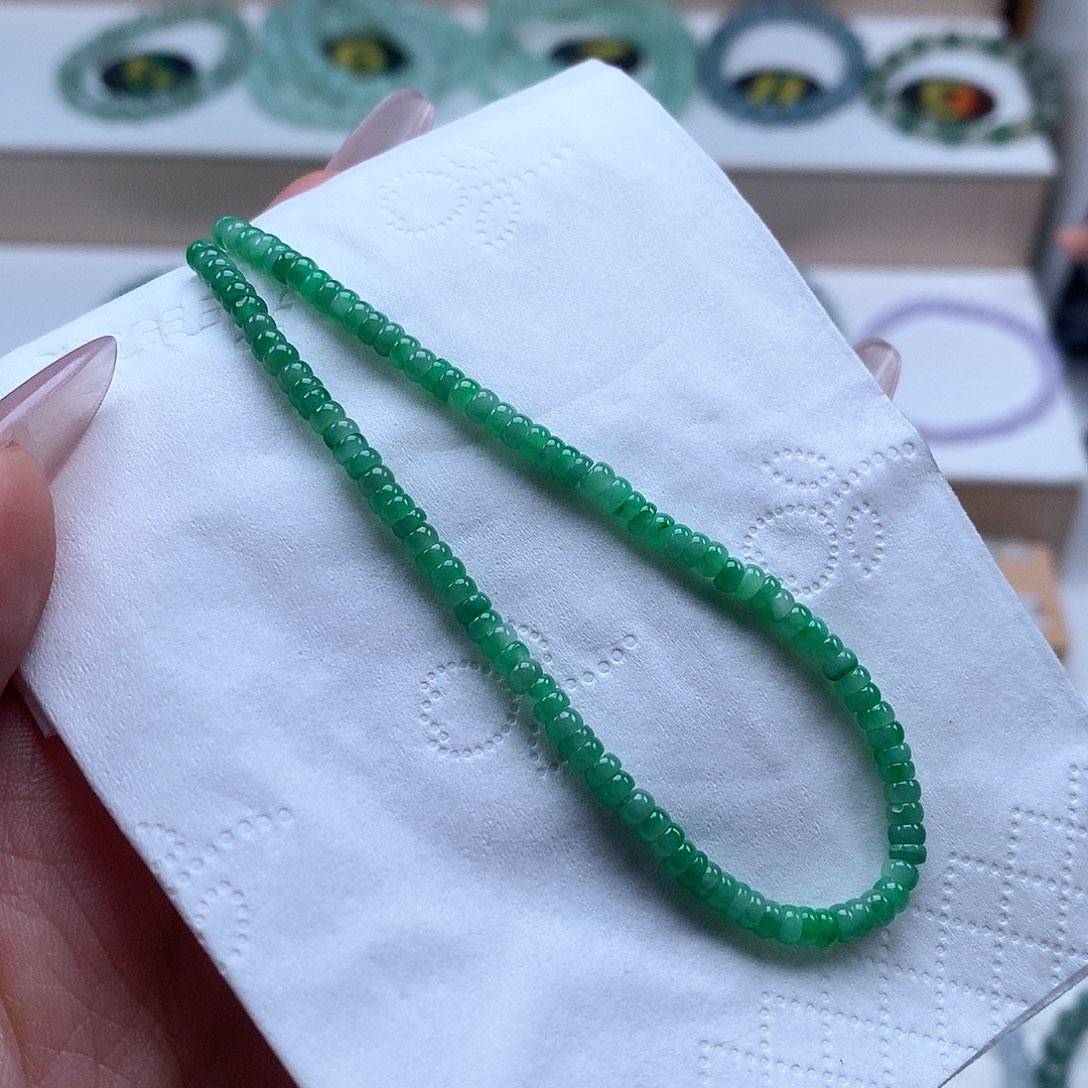 翡翠未镶嵌手串绿小米3.0