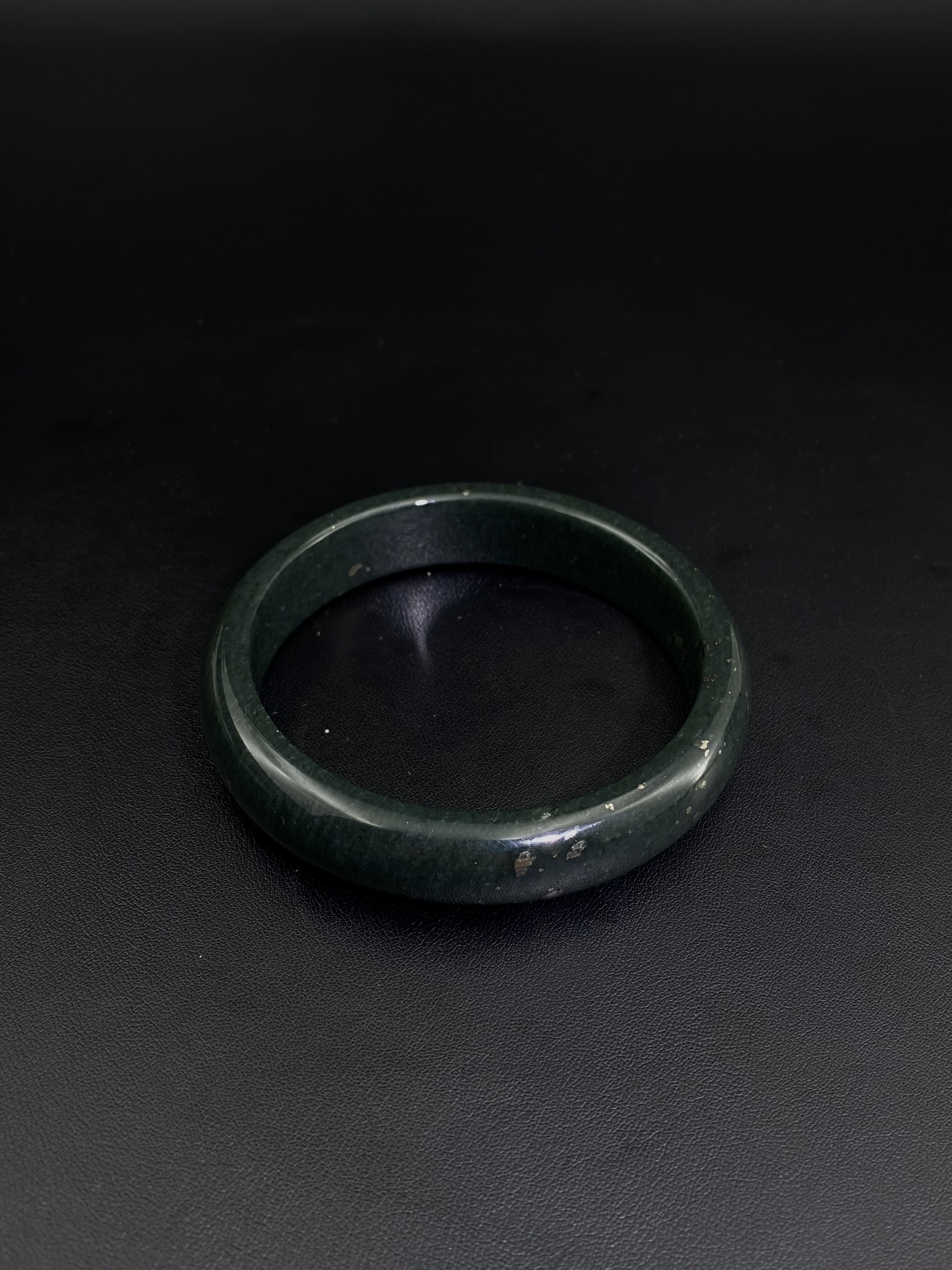 天然和田玉黑青铜花手镯82