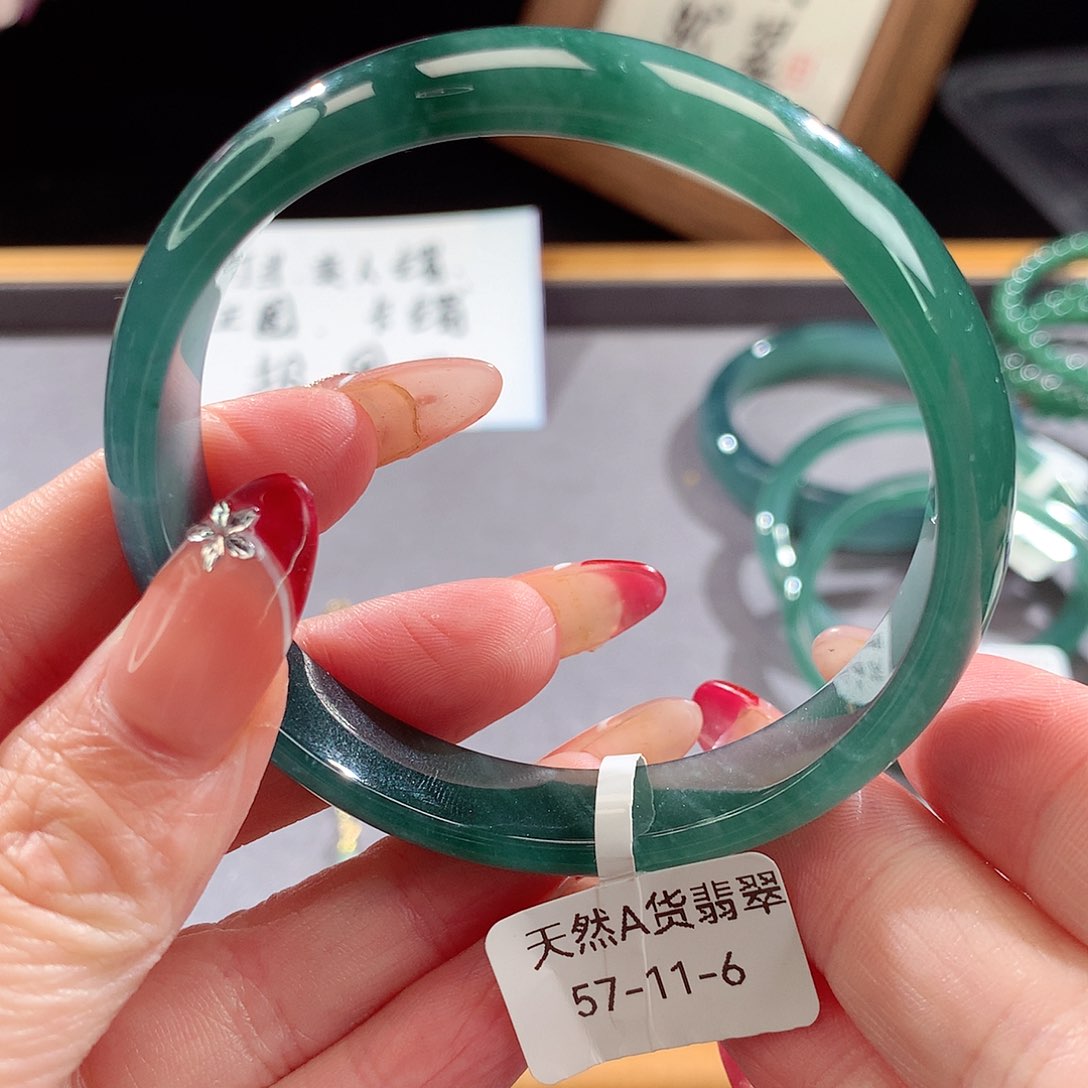 翡翠手镯（圆镯）未镶嵌