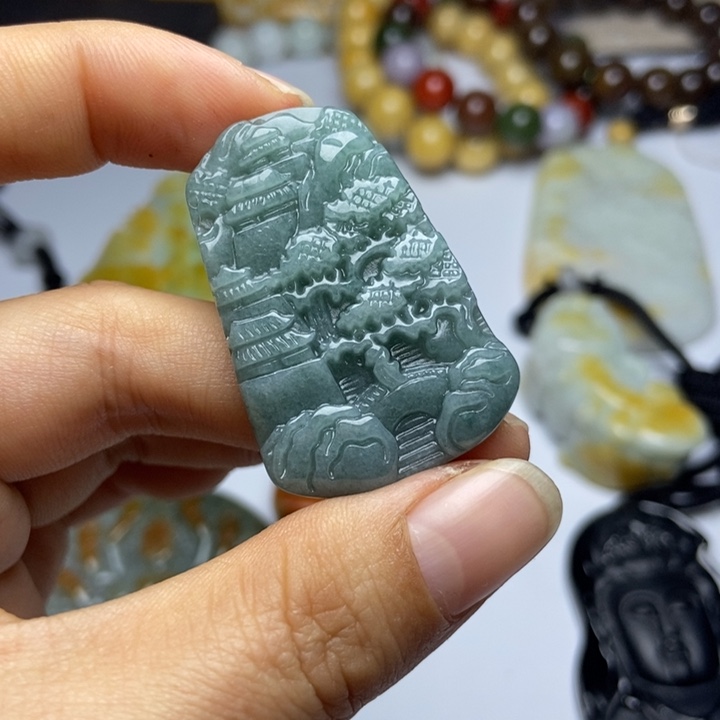 翡翠颈饰未镶嵌翡翠