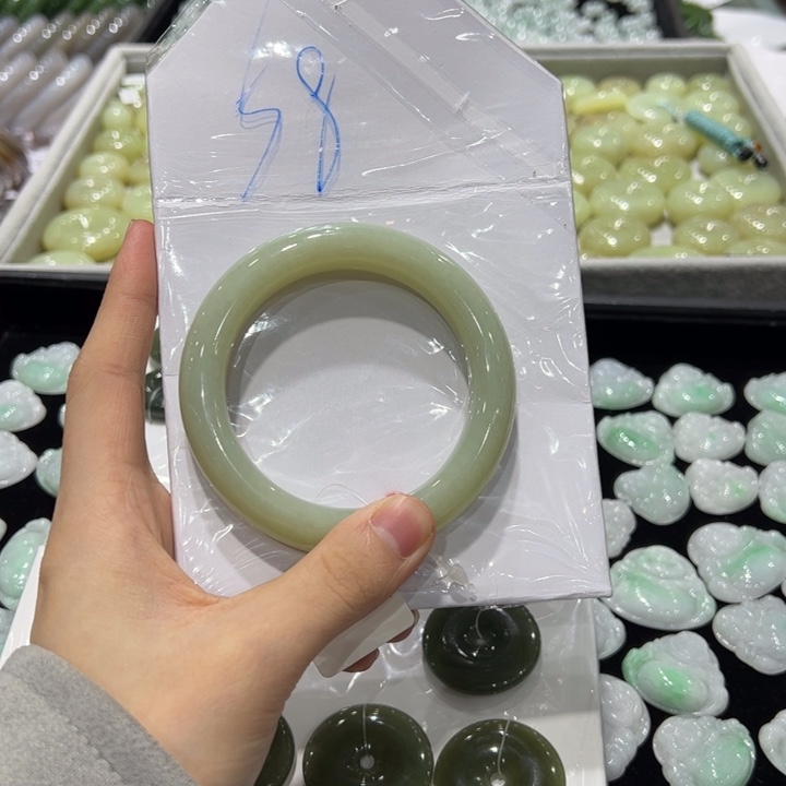 小***～和田玉未镶嵌手镯