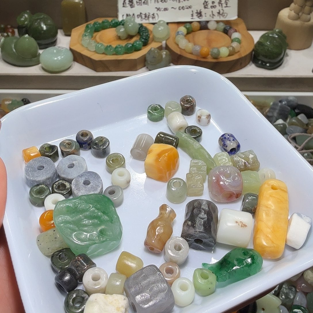 缪***缪和田玉未镶嵌珠宝奇石