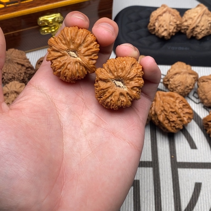 文玩核桃吊坠塔尖