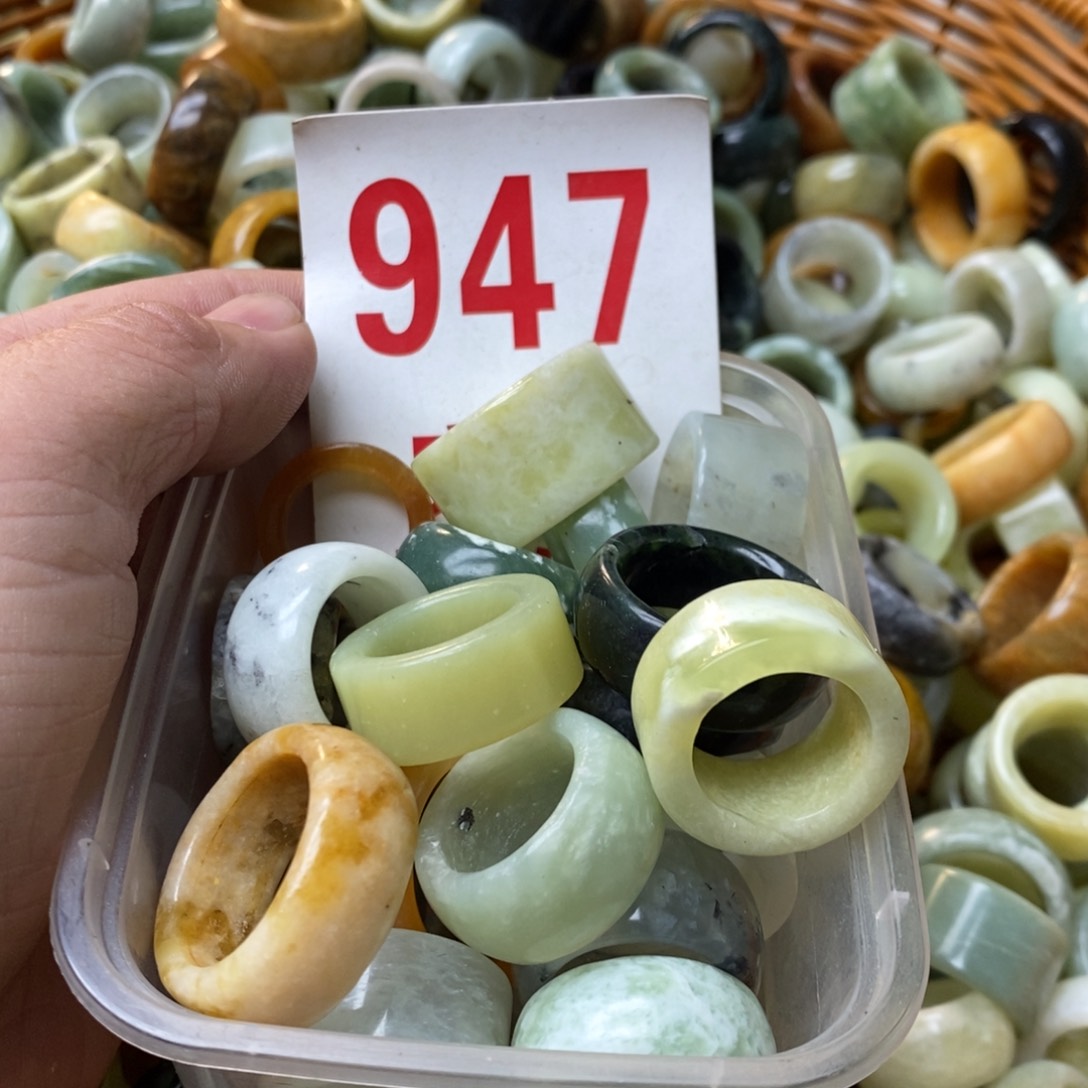 蛇纹石玉挂坠未镶嵌