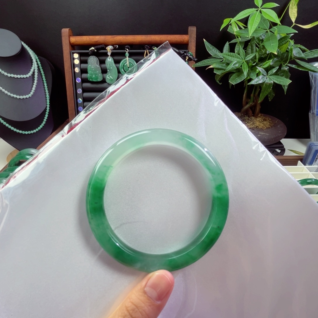 未镶嵌手镯石英质玉