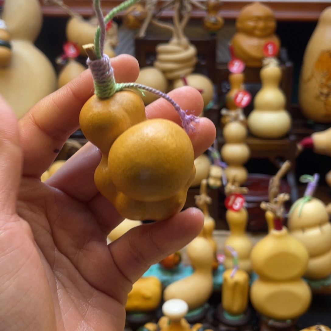 天**长葫芦等多种颜色的花鸟画作品被