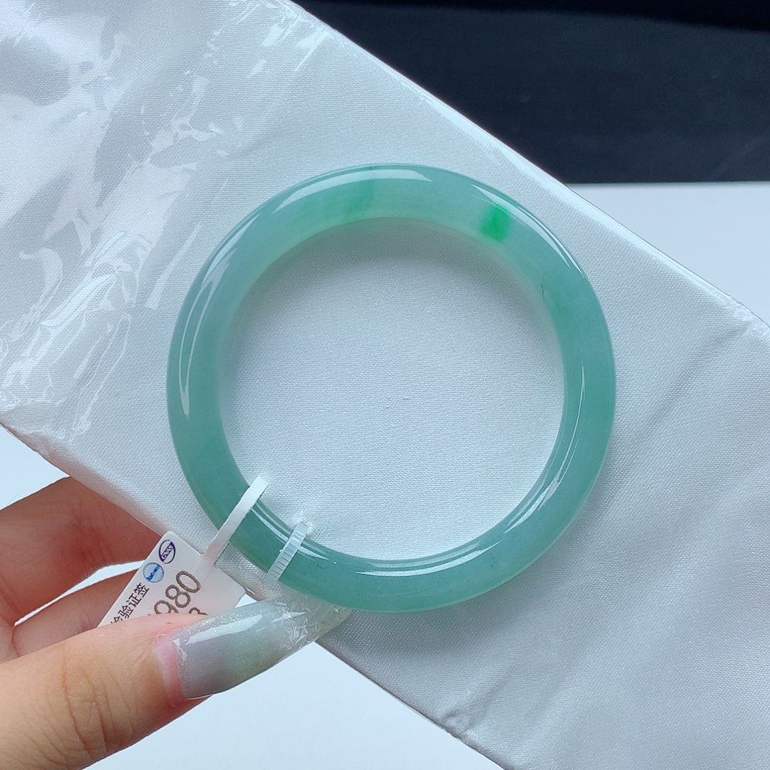 翡翠手镯未镶嵌4号满绿飘阳绿