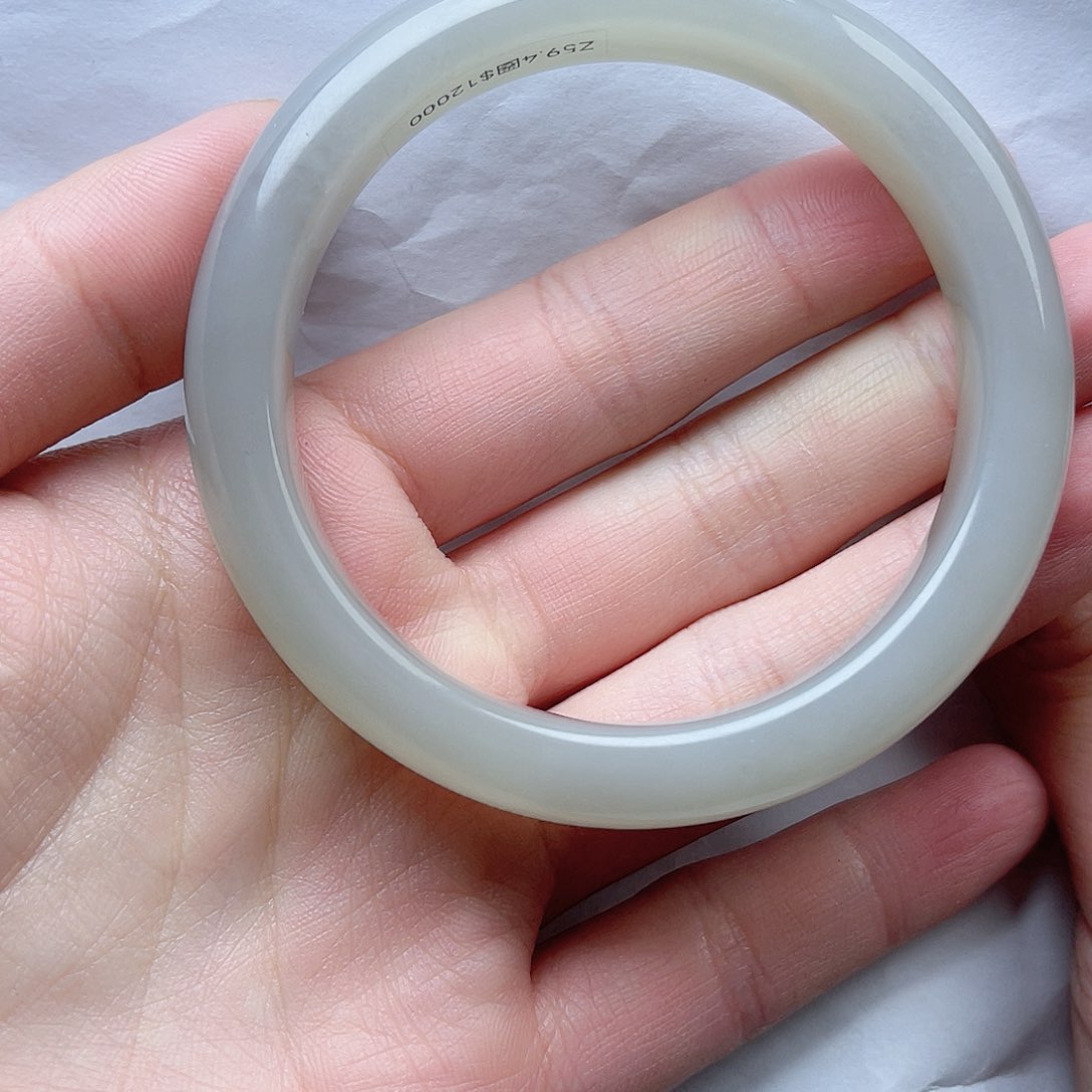 和田玉手镯5960圈口。k k未镶嵌