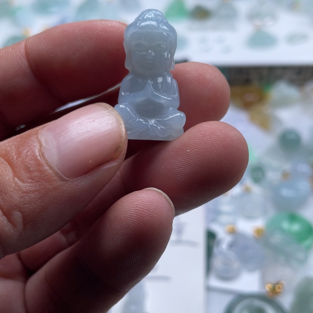 翡翠未镶嵌颈饰翡翠立体宝宝佛