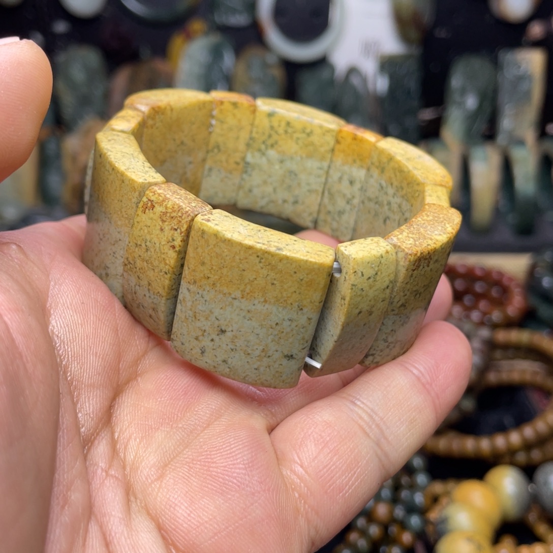 岫岩河磨玉（透闪石质玉）未镶嵌颈饰