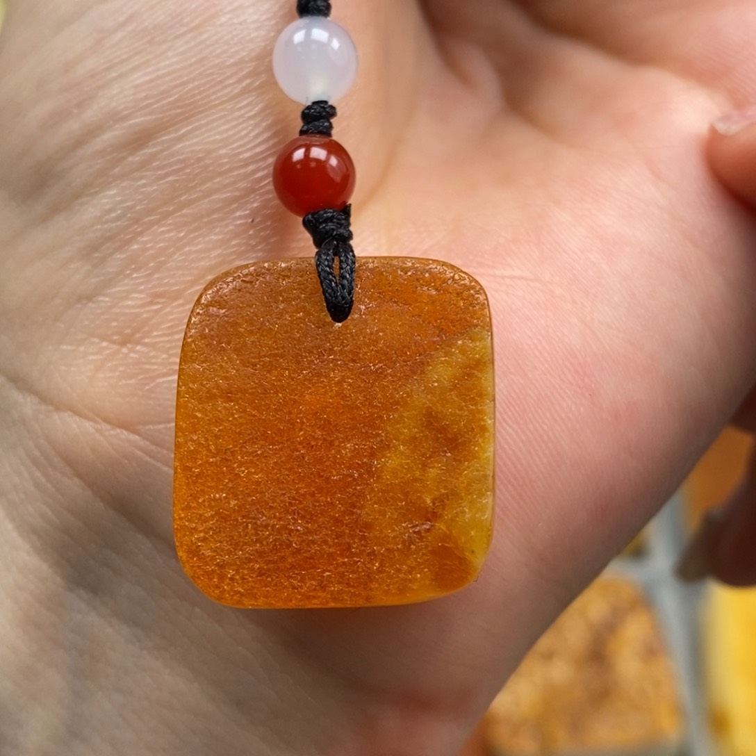 未镶嵌吊坠(赠链)琥珀