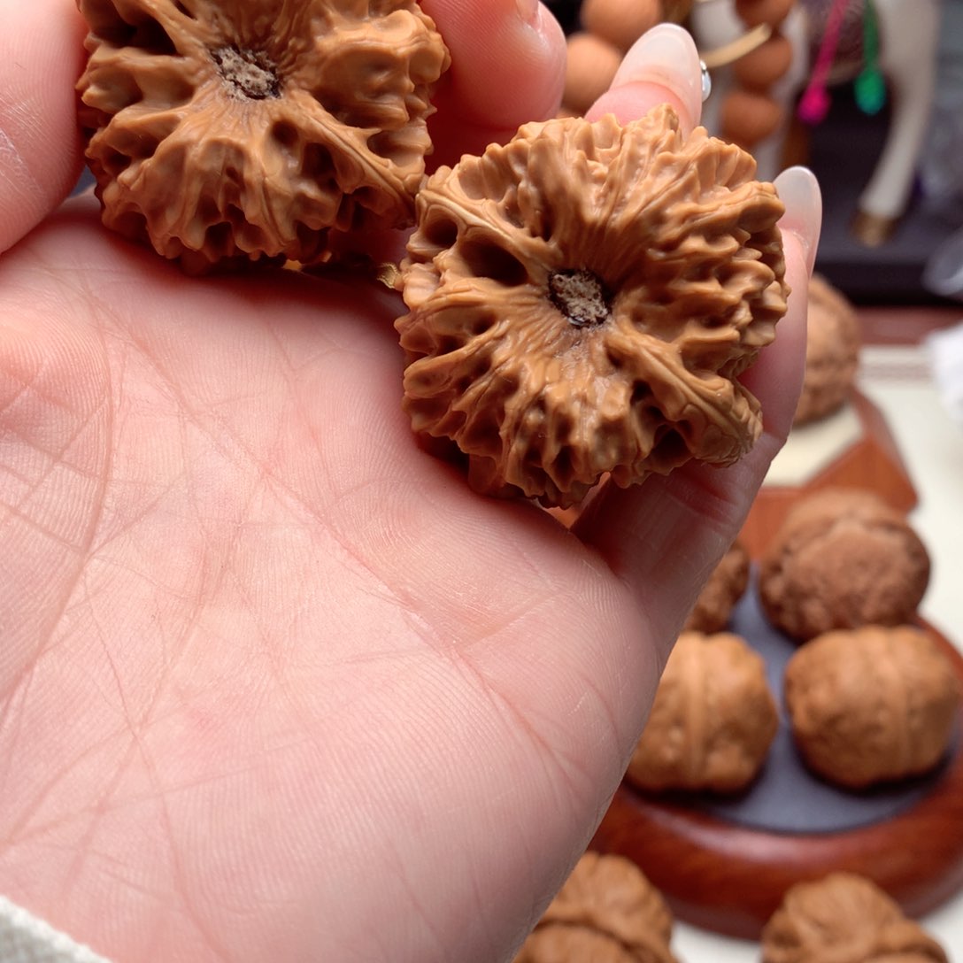 文玩核桃吊坠龙门涧。  6号