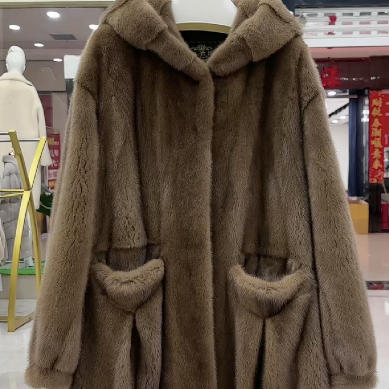 泰迪色帽款貂皮外套