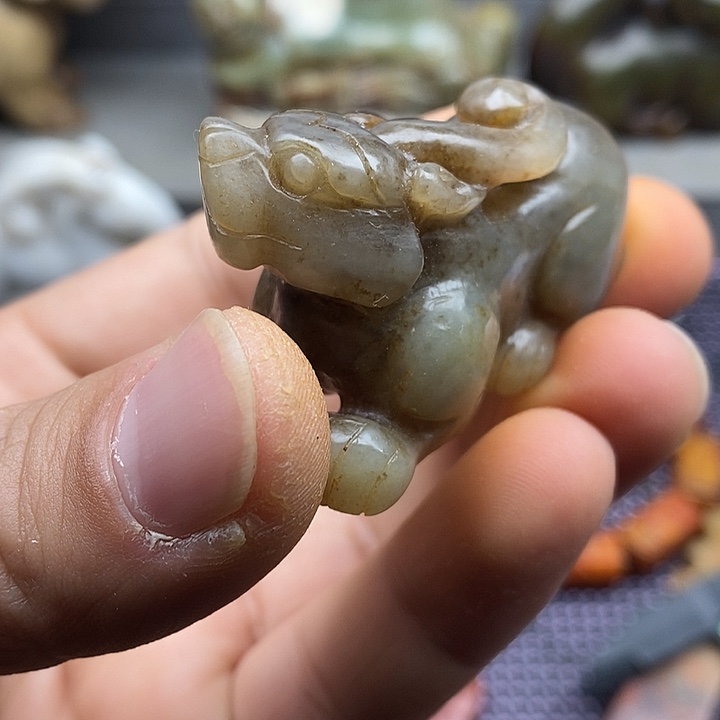 未镶嵌蛇纹石玉颈饰