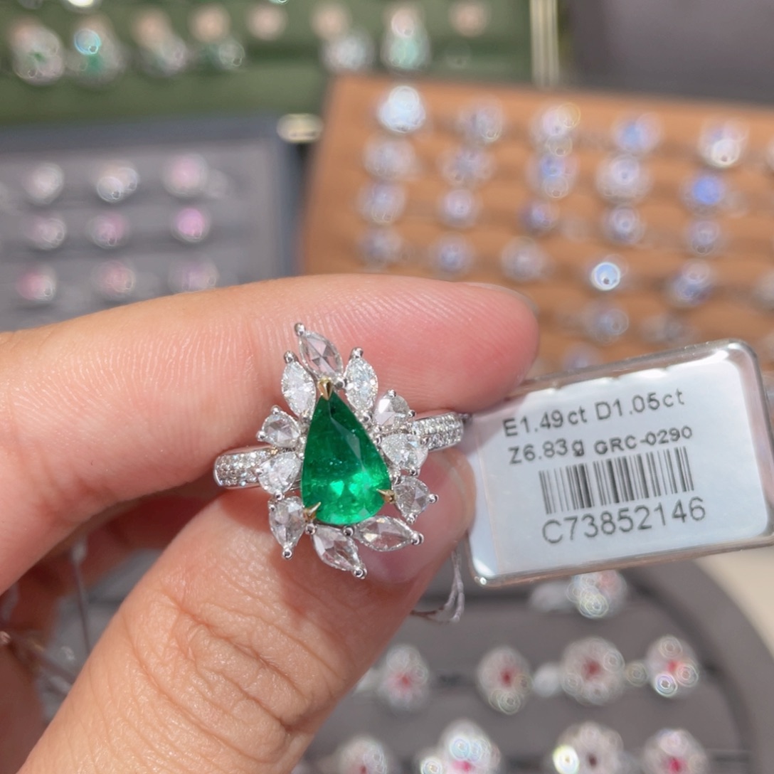 祖母绿戒指18K金镶嵌1.49ct