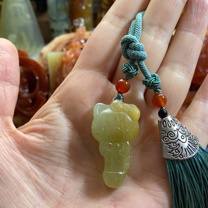 蛇纹石玉颈饰未镶嵌