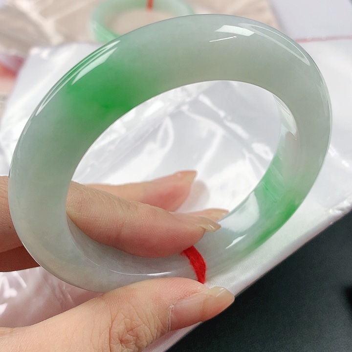 未镶嵌手镯翡翠，770